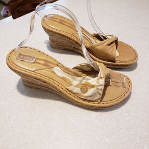 Born Women’s Wedges Tan Pattern Twist Size 9